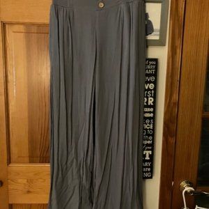 Nice Paradise Crop Pants by MUDD